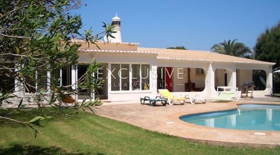 Moradia V5 com piscina, grande terreno no Penina Golfe, Algarve-1