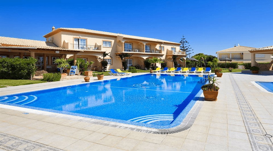 Lagos boutique hotel near golf courses with 16 apartments and private pool