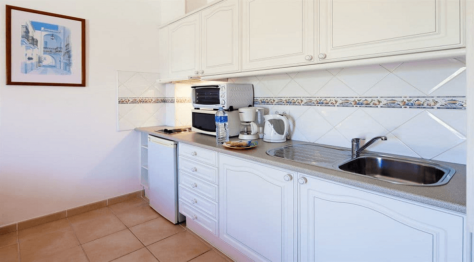 Lagos boutique hotel near golf courses with 16 apartments and private pool