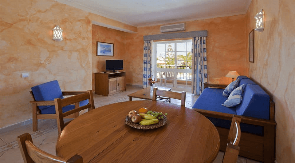 Lagos boutique hotel near golf courses with 16 apartments and private pool