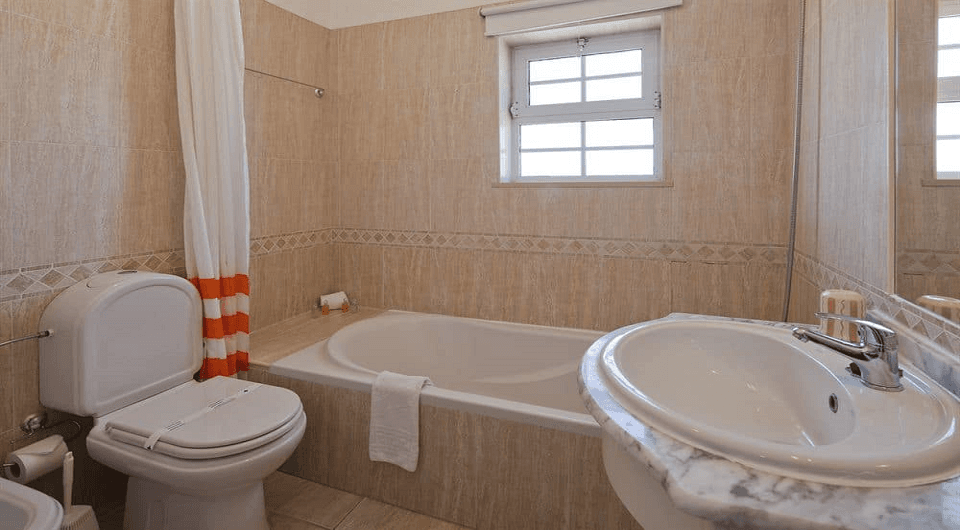 Lagos boutique hotel near golf courses with 16 apartments and private pool