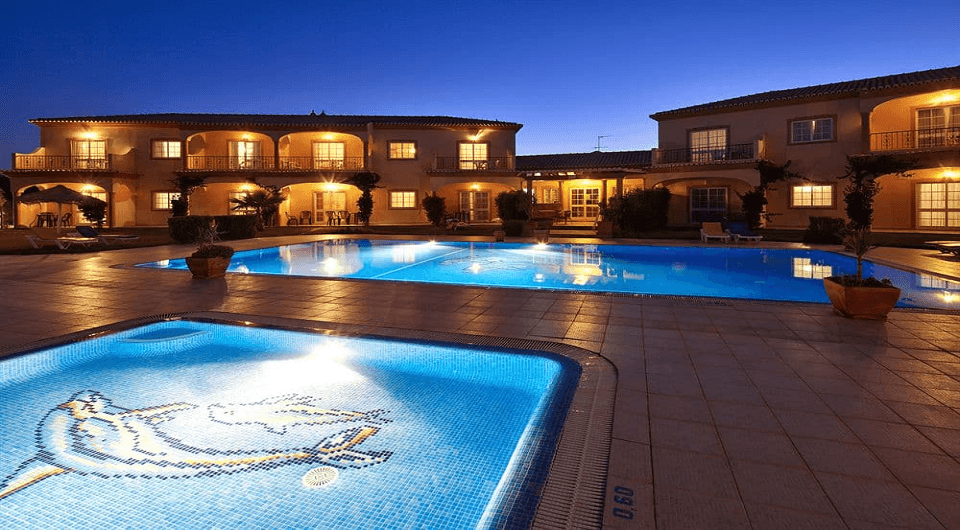 Lagos boutique hotel near golf courses with 16 apartments and private pool