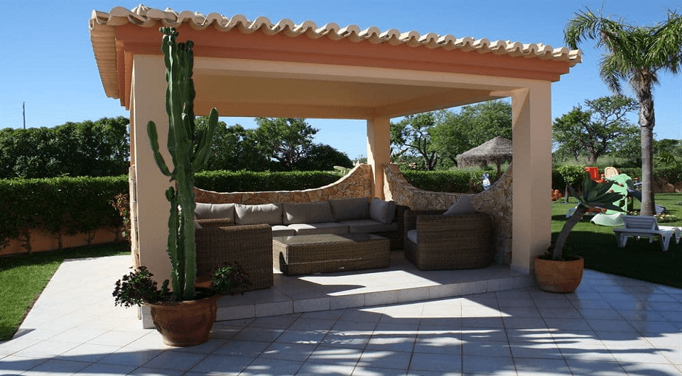 Lagos boutique hotel near golf courses with 16 apartments and private pool