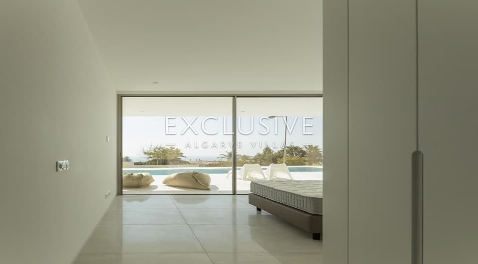 Prachtig ontworpen moderne villa op 400 meter van het strand van Lagos West Algarve