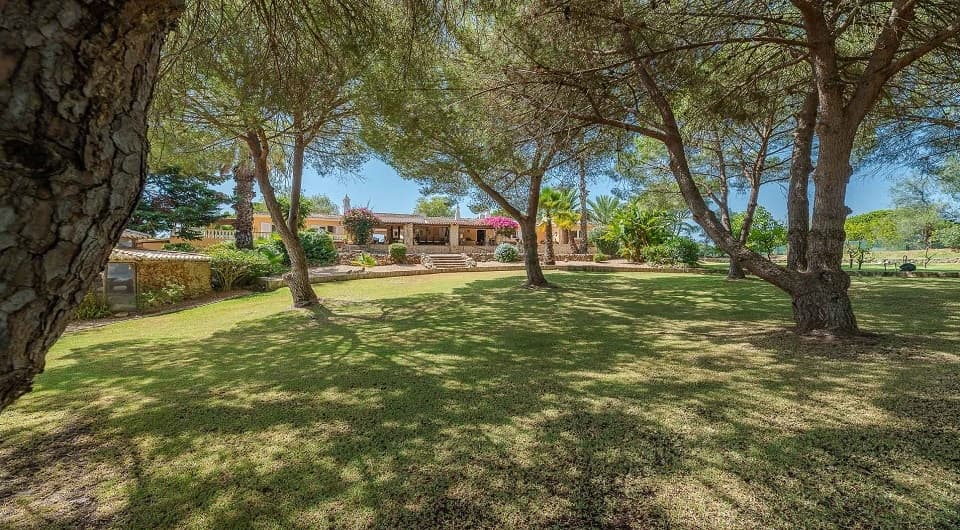Charming property with stunning private setting in Olhos de Agua, Albufeira