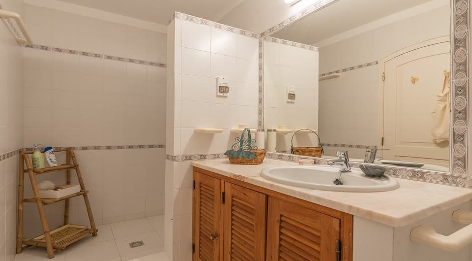 Charming property with stunning private setting in Olhos de Agua, Albufeira