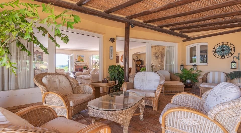 Charming property with stunning private setting in Olhos de Agua, Albufeira
