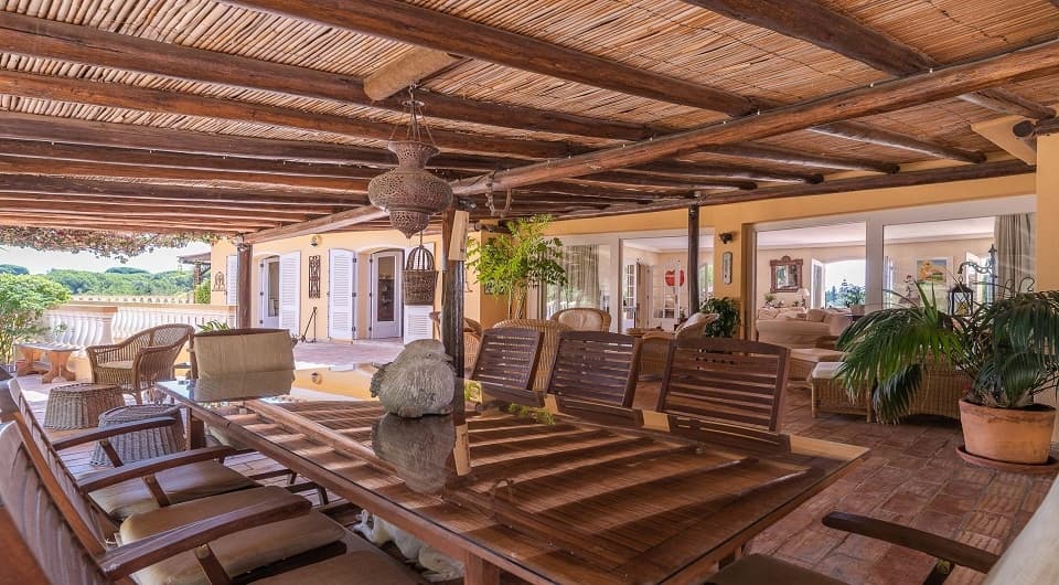 Charming property with stunning private setting in Olhos de Agua, Albufeira