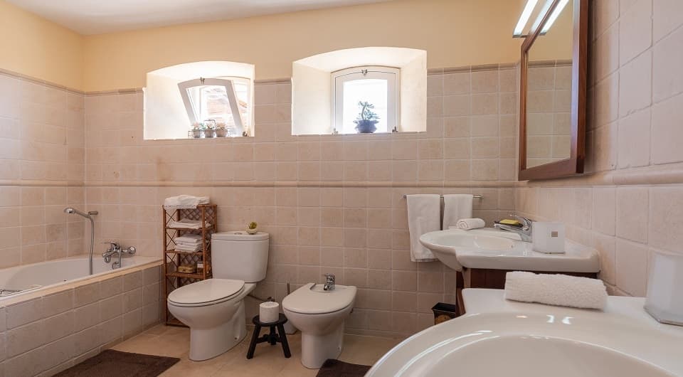 Charming property with stunning private setting in Olhos de Agua, Albufeira
