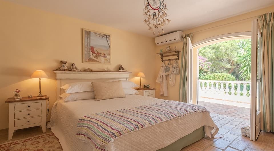 Charming property with stunning private setting in Olhos de Agua, Albufeira
