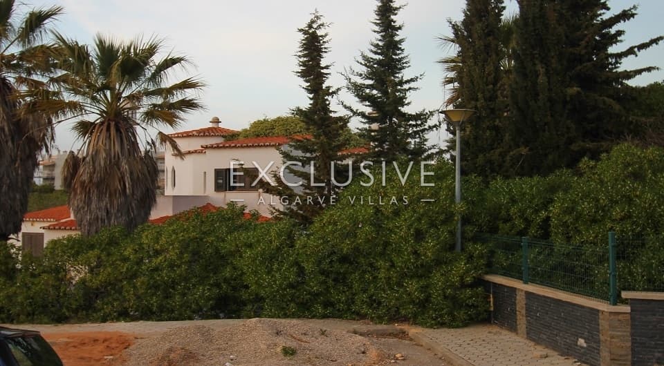 SOLD -renovation villa with pool near the centre of Carvoeiro in West Algarve