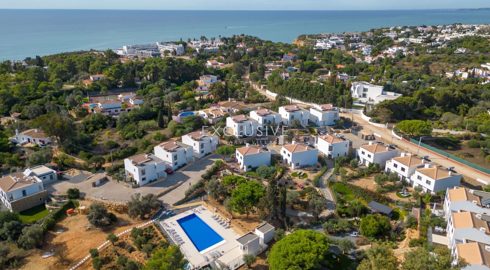 Luxury holiday villas in closed condominium near Carvoeiro beach