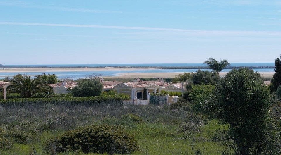 Building plot with beautiful sea and estuary views to Alvor near Palmares golf, Lagos