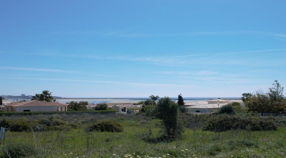Building plot with beautiful sea and estuary views to Alvor near Palmares golf, Lagos