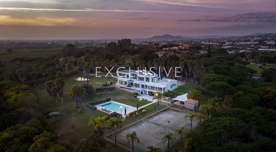 Amazing seven bedroom Modern Villa in Golden Triangle in Algarve