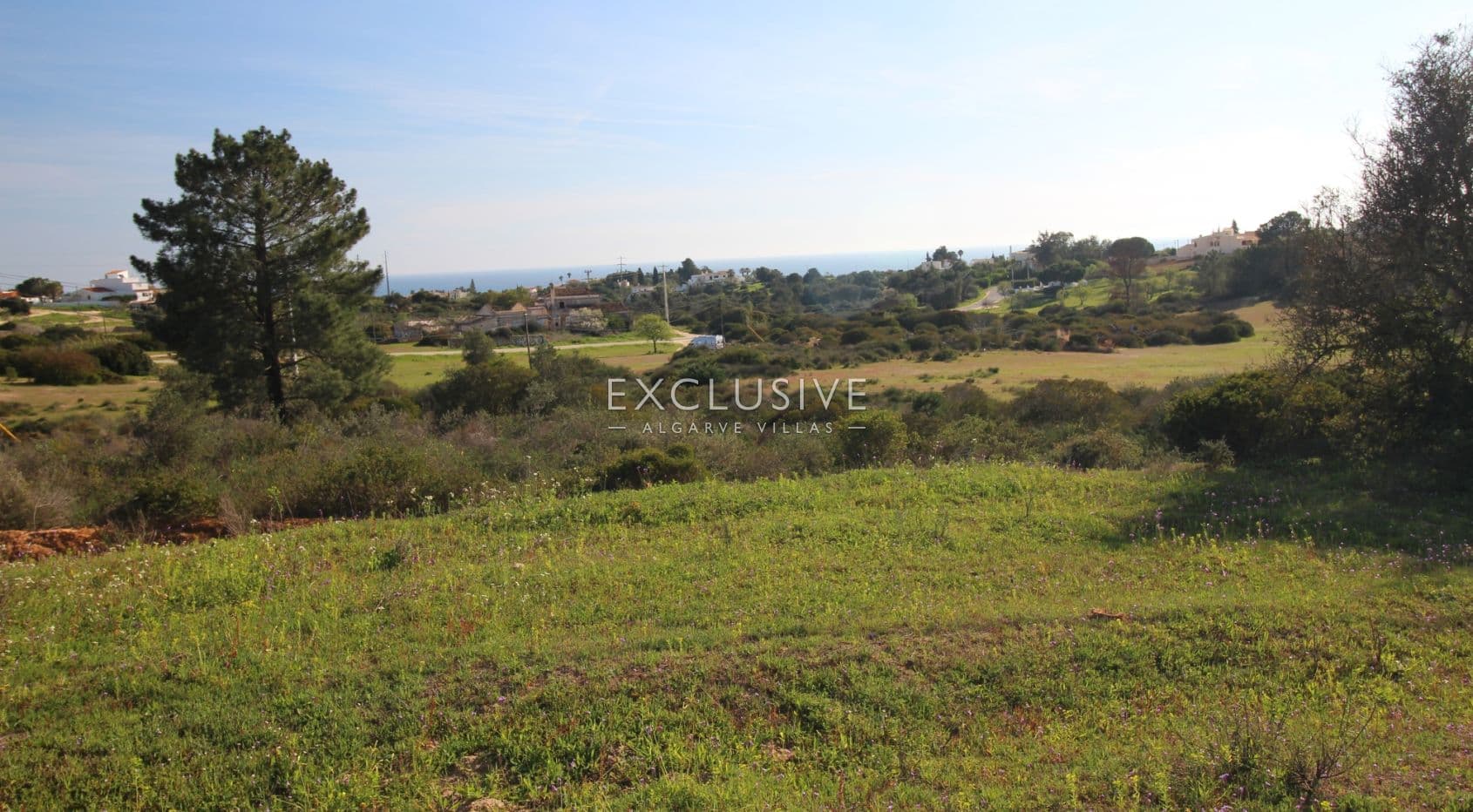 Plot near Caramujeira with ruin, Algarve