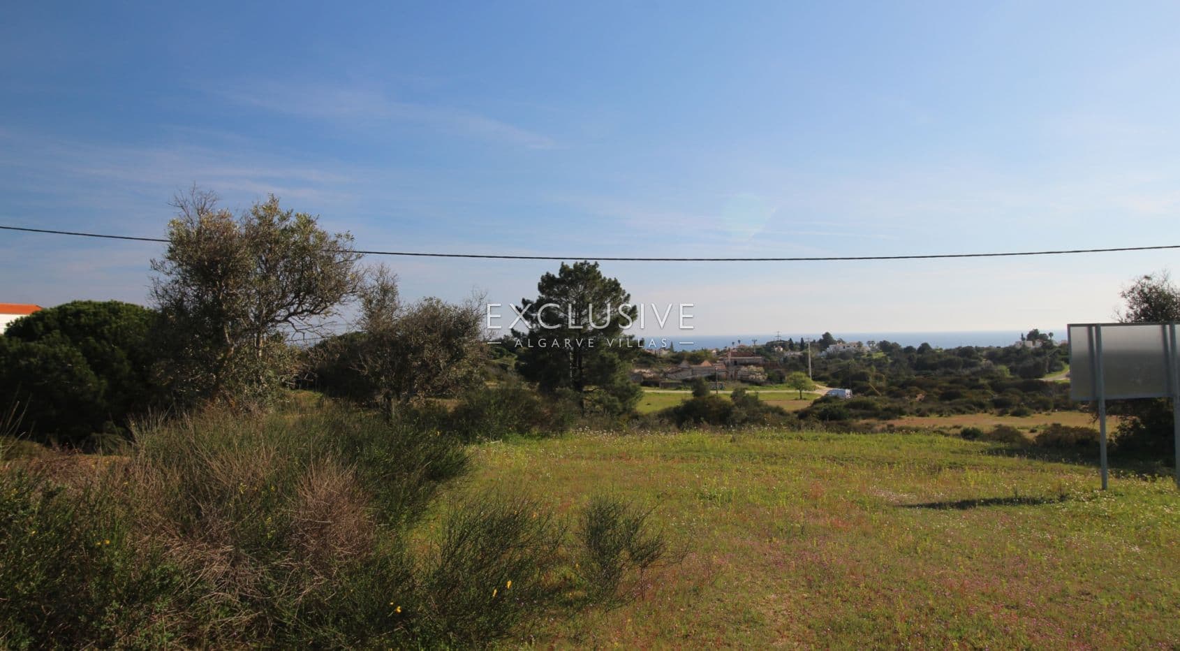 Plot near Caramujeira with ruin, Algarve