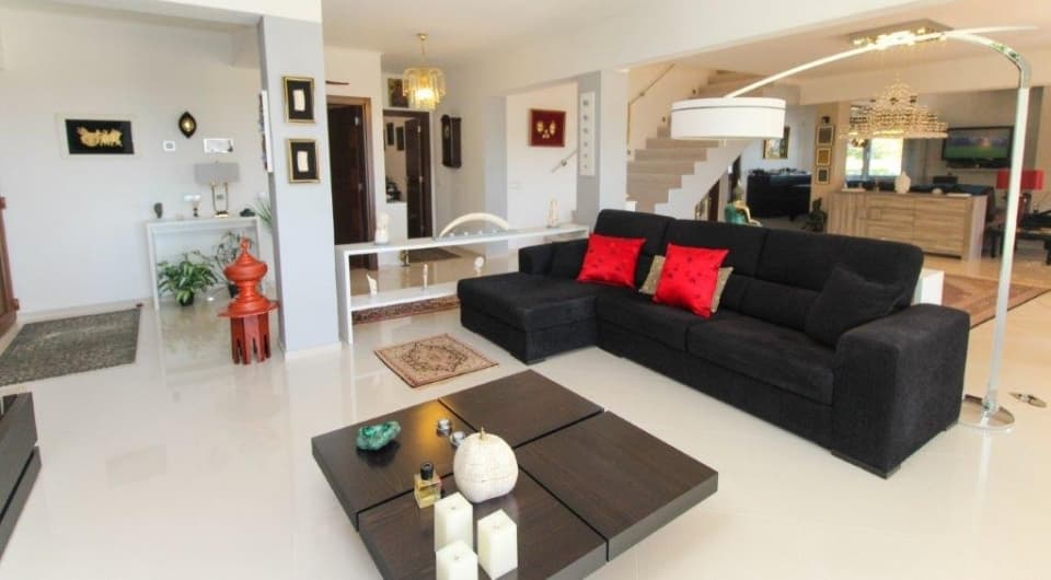 Modern 3 bedroom Villa walking distance to beach, Carvoeiro, Algarve