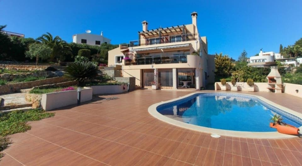Modern 3 bedroom Villa walking distance to beach, Carvoeiro, Algarve