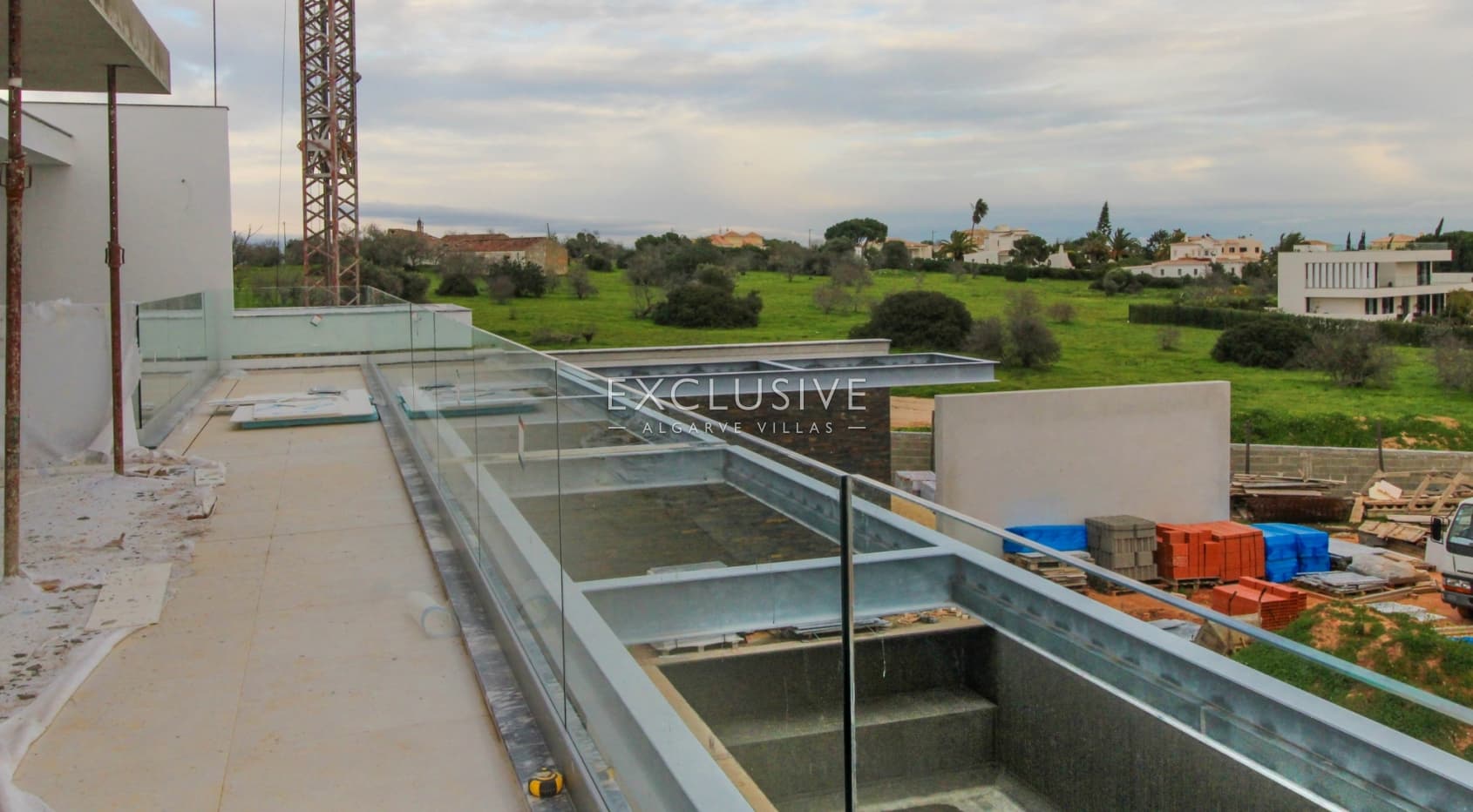 Luxury contemporary design Villa with 4 bedrooms and seaviews in Carvoeiro, Algarve