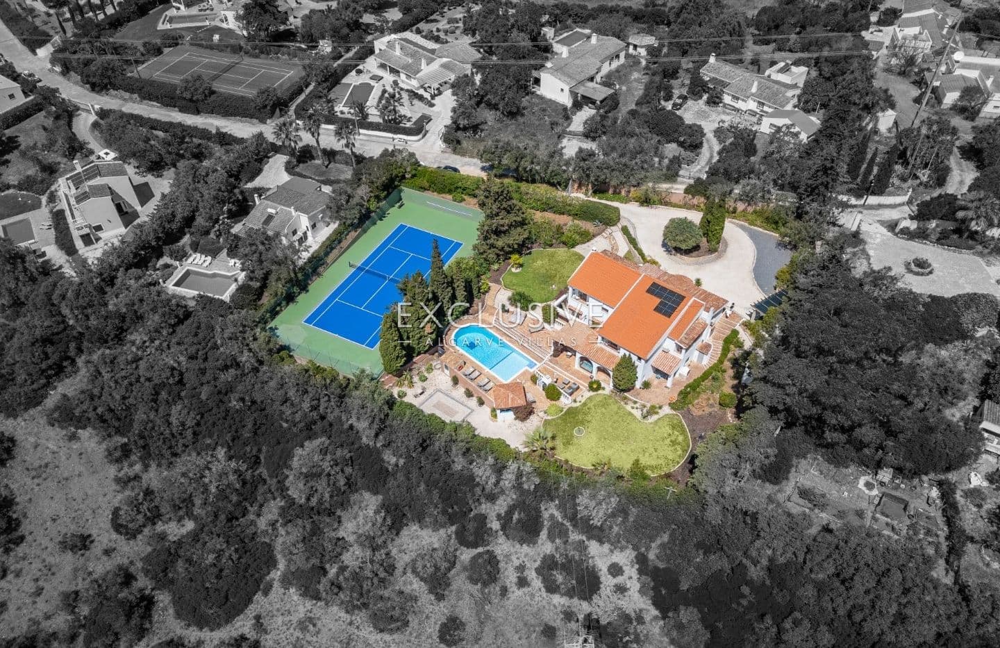 Rustikale schicke Villa mit Pool und Tennisplatz in der Nähe von Lagos