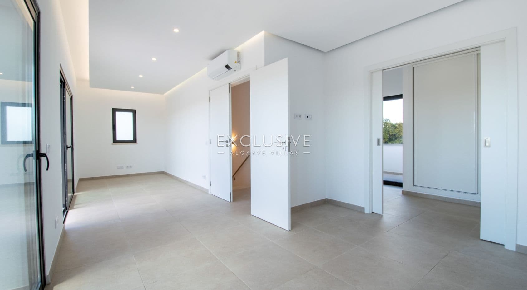 New large villa, sea views in Caramujeira, Carvoeiro