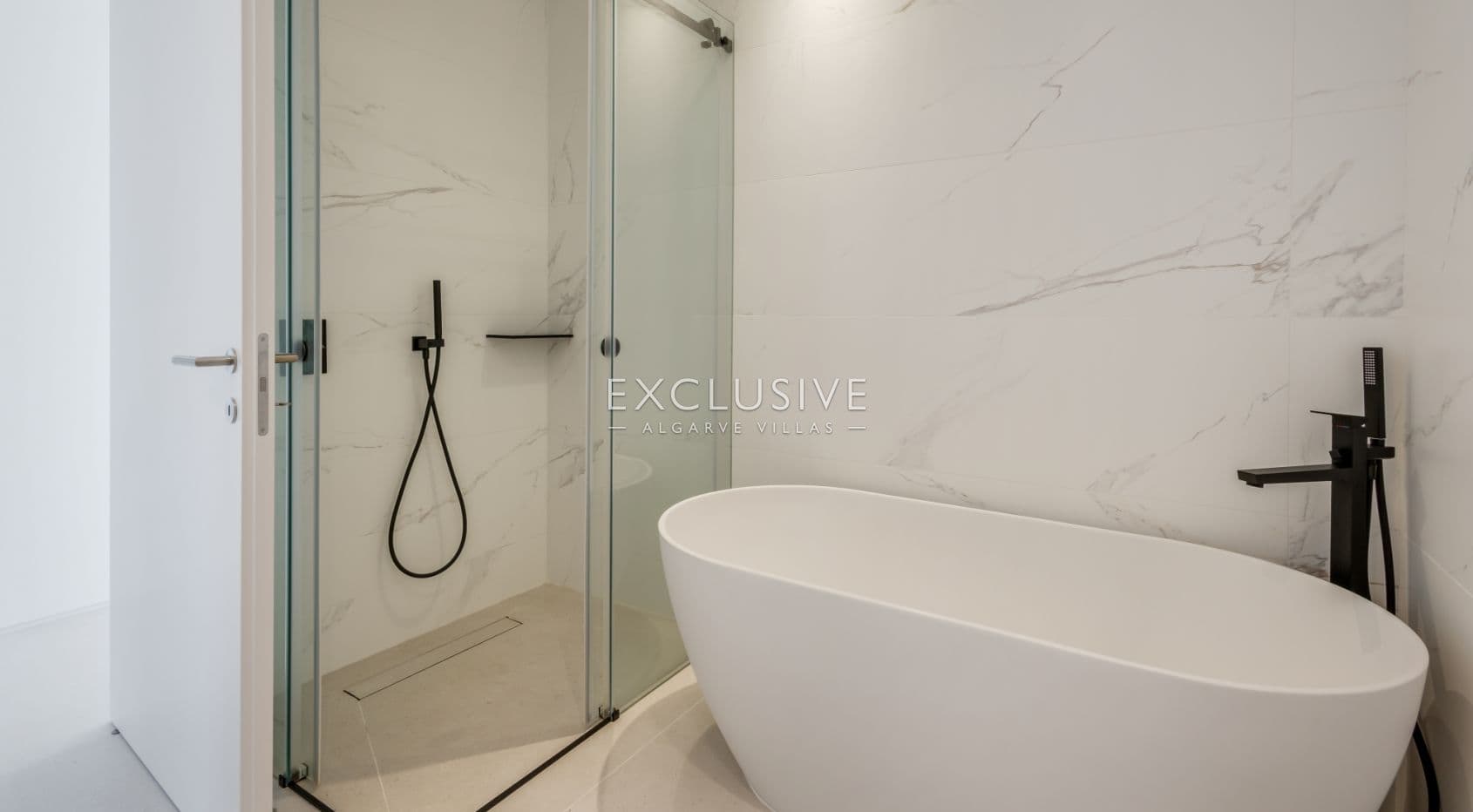 Luxurious 2 bedrooms apartments in closed condominium in Vilamoura, Central Algarve