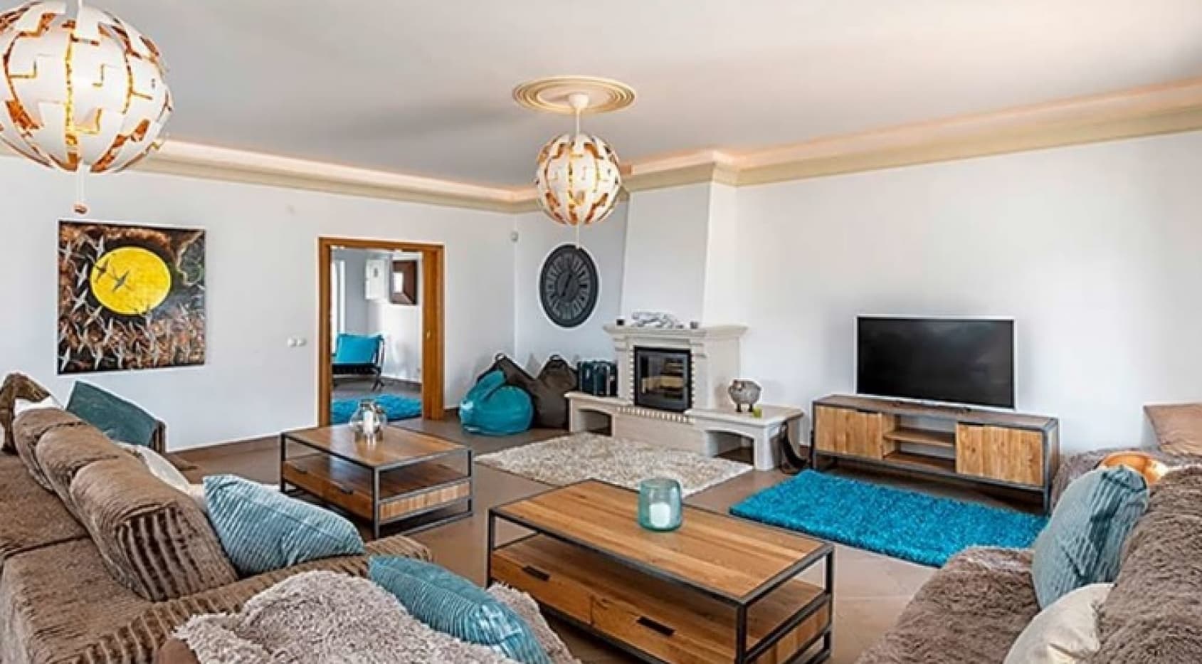 Detached villa located within a short walk to the beach and seaviews, Carvoeiro