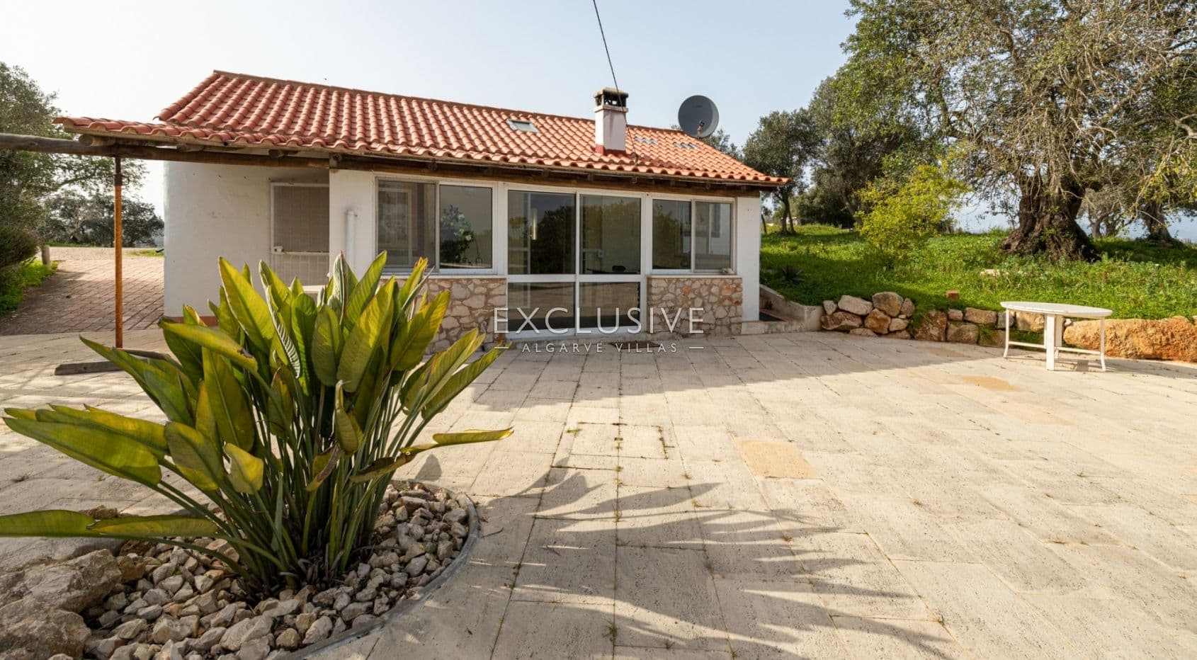 Fantastic plot with small house Portimao, Algarve