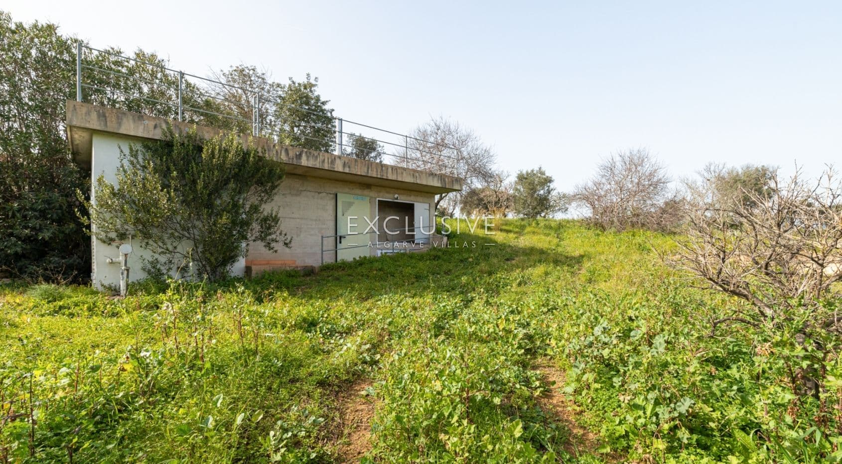 Fantastic plot with small house Portimao, Algarve