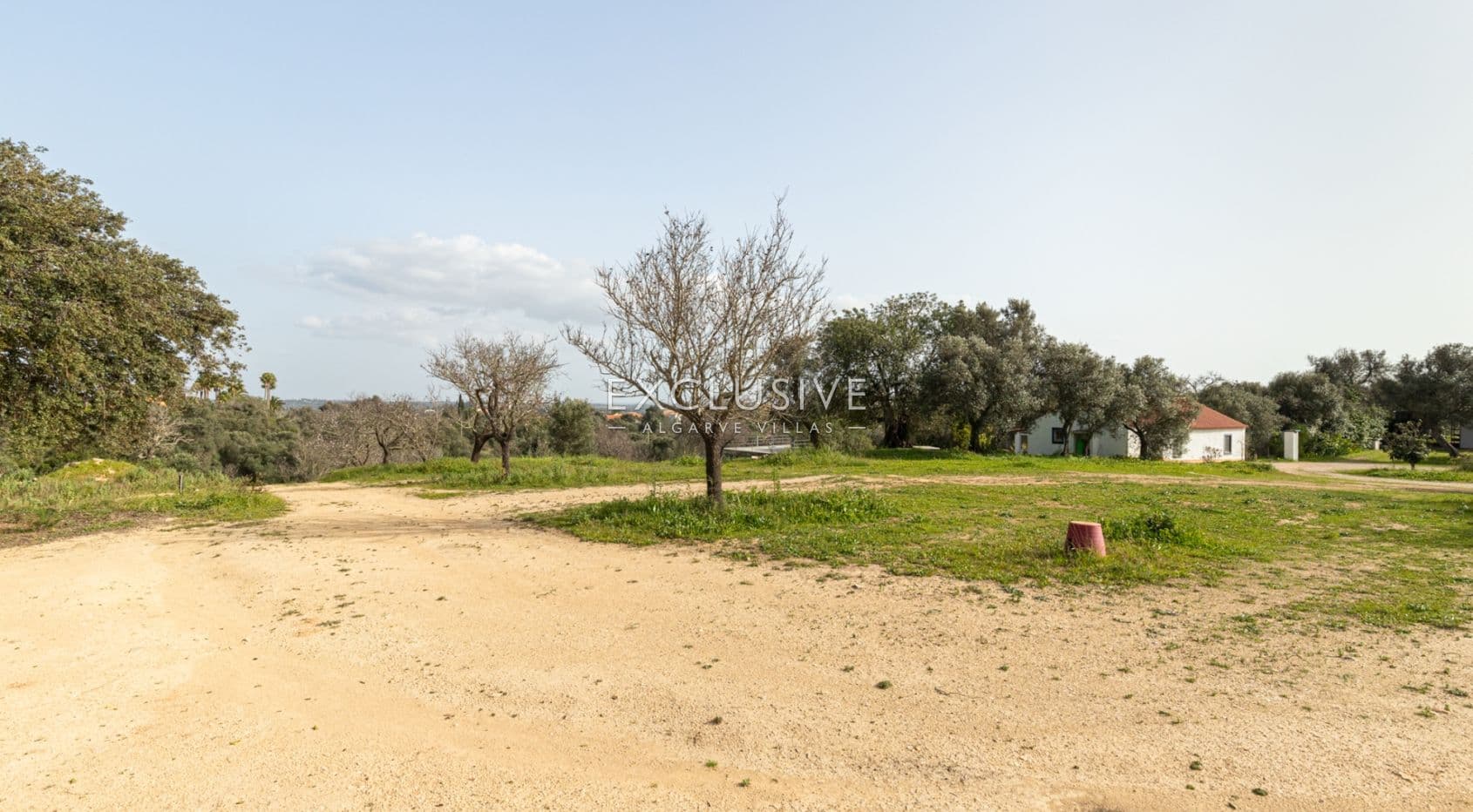 Fantastic plot with small house Portimao, Algarve