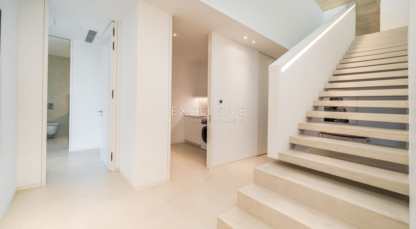 Contemporary luxury villa near the beach with ocean views in Praia da Luz, Algarve