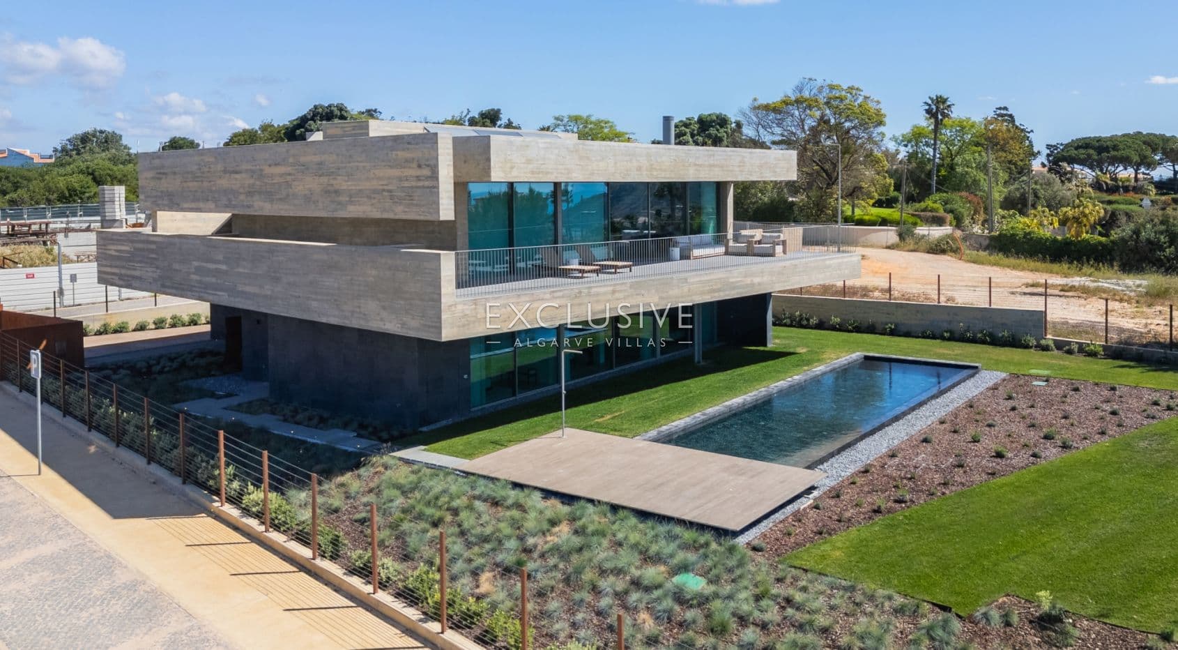 Contemporary luxury villa near the beach with ocean views in Praia da Luz, Algarve