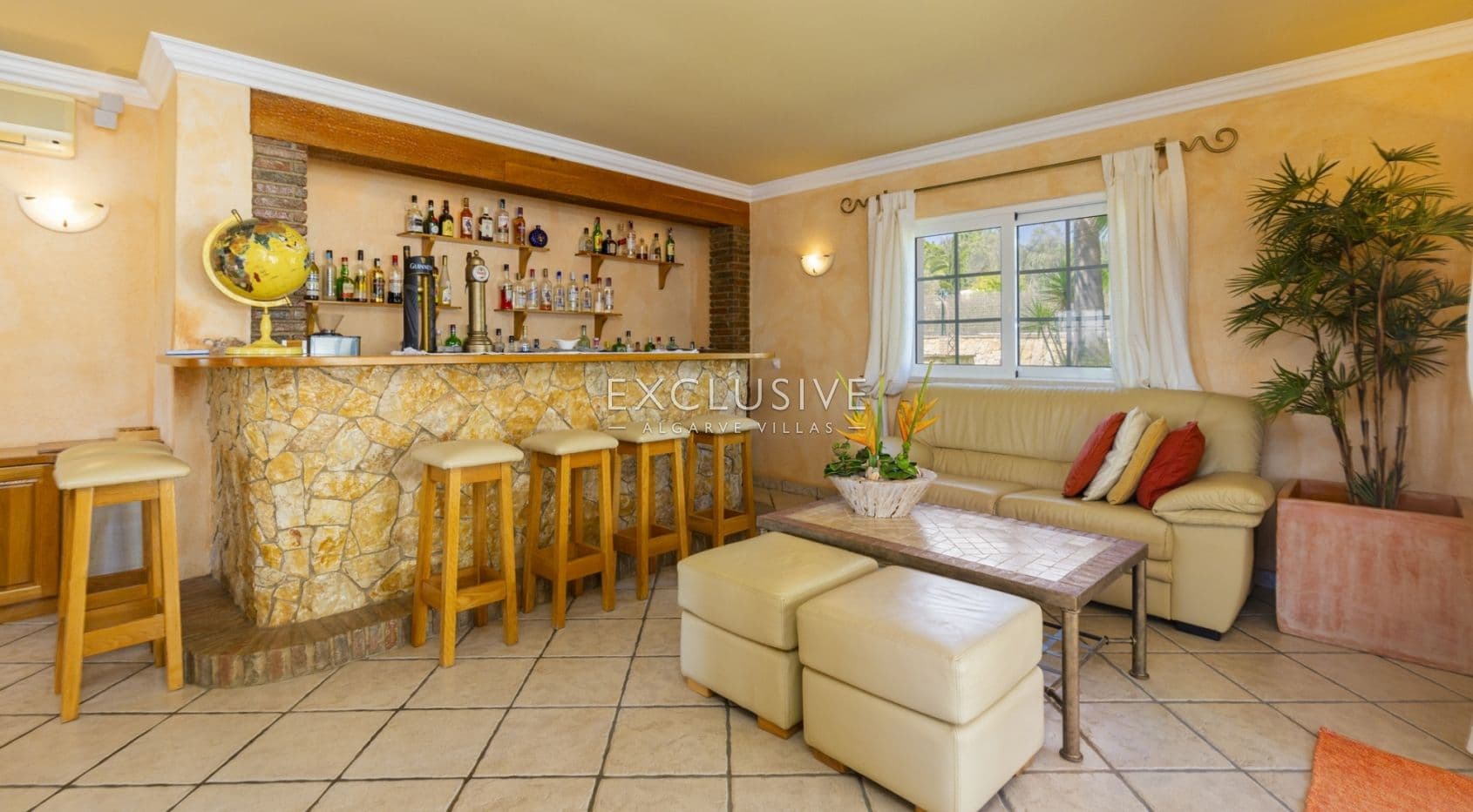 Charming Villa in Caramujeira, Algarve