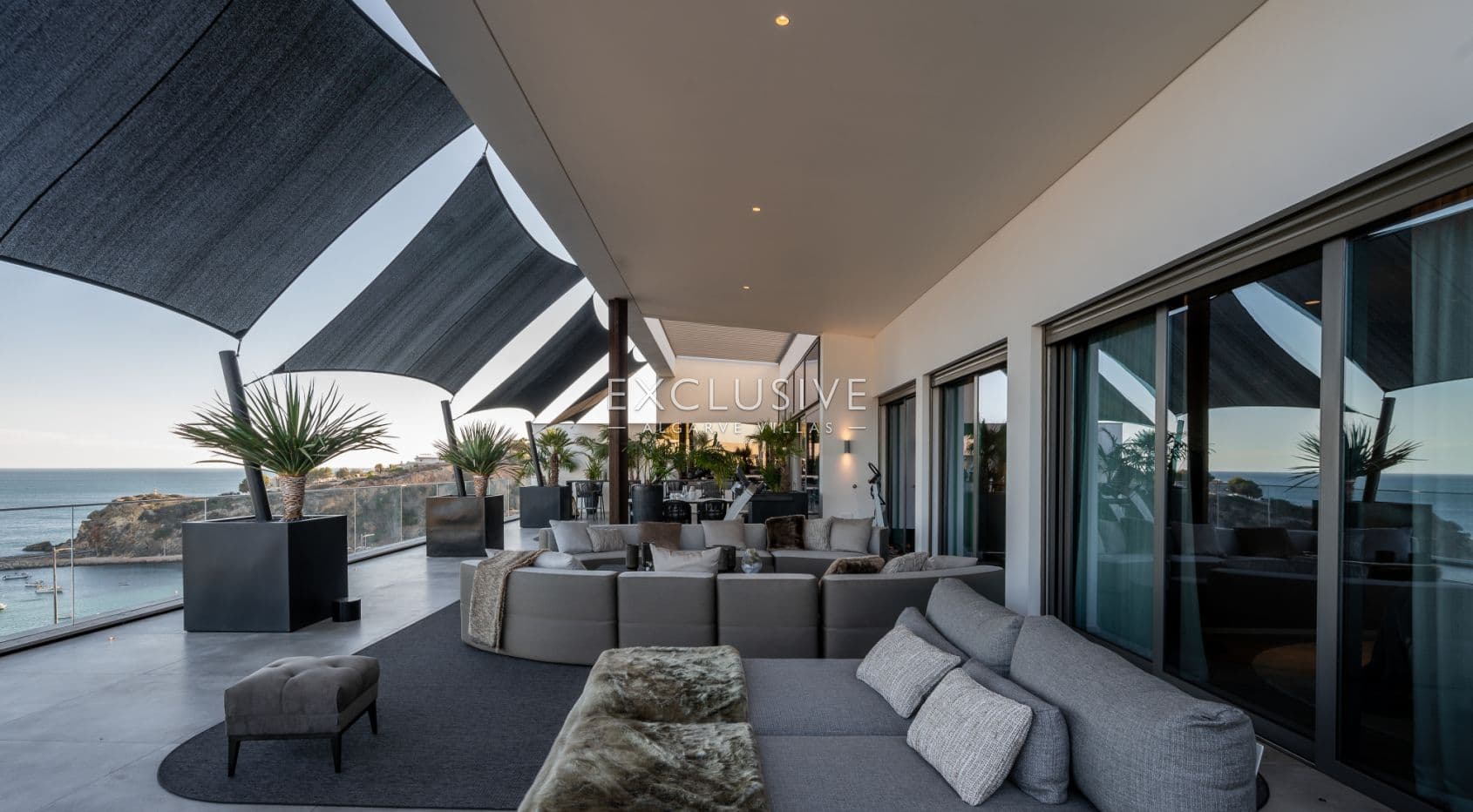 Luxuriöses Penthouse mit 3 Schlafzimmern direkt am Meer in Albufeira, Algarve