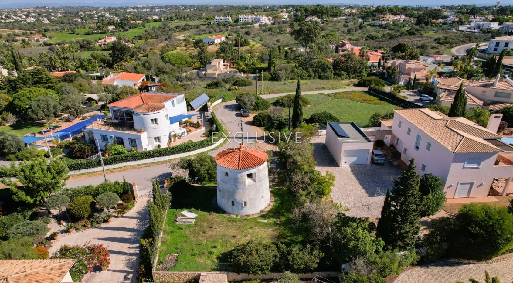 Plot with project for contemporary villa in Carvoeiro, Algarve