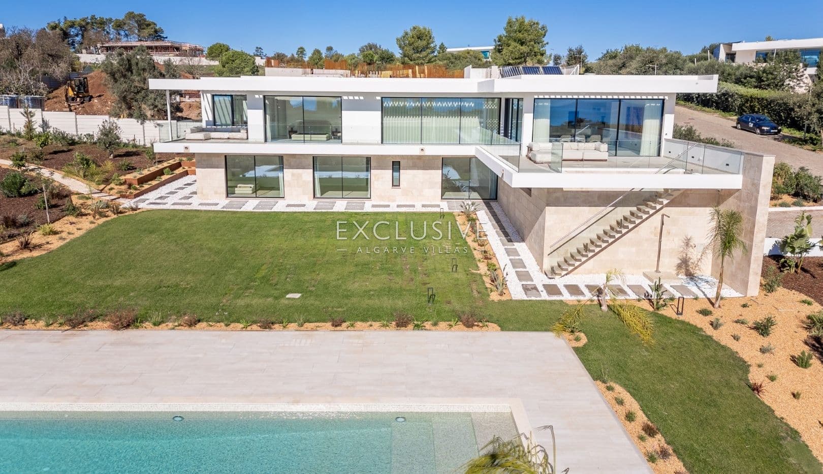 Sie eine moderne Villa mit 4 Schlafzimmern und Golf- und Meerblick in Palmares Lagos Algarve-1