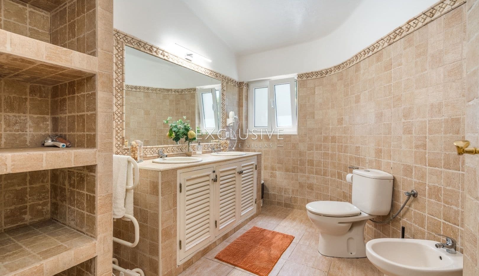 Single story 3 bedroom villa with swimming pool, garage in Portimão, Algarve