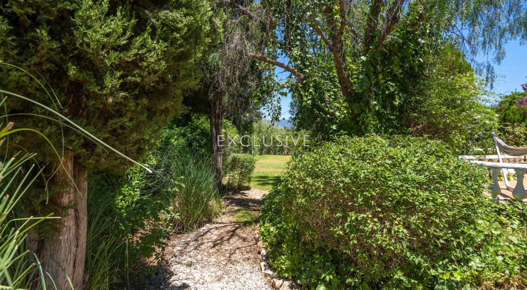 Single story 3 bedroom villa with swimming pool, garage in Portimão, Algarve