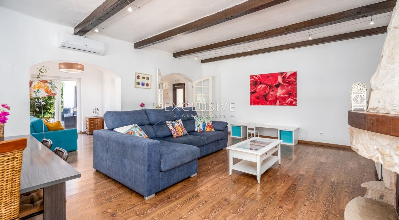 Single story 3 bedroom villa with swimming pool, garage in Portimão, Algarve