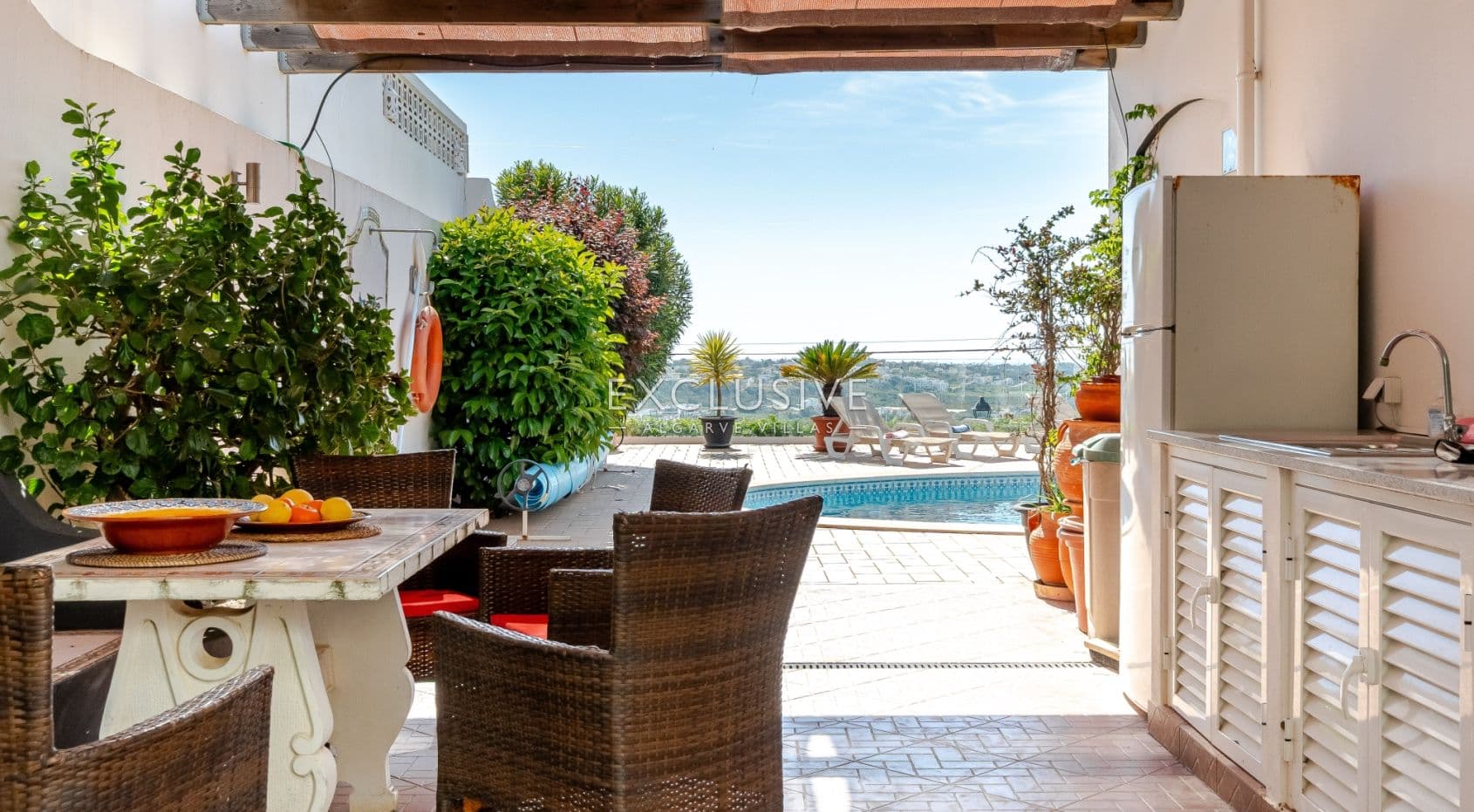 Charmante Villa mit vier Schlafzimmern und Meerblick in Albufeira, Algarve
