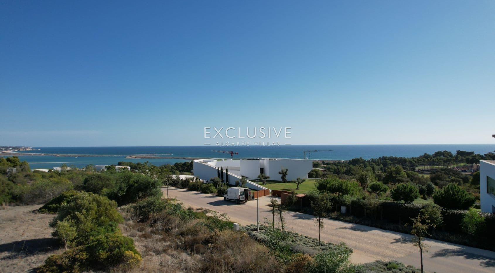 Palmares golfcourse resort plot with approved building project by Mario Martins architect