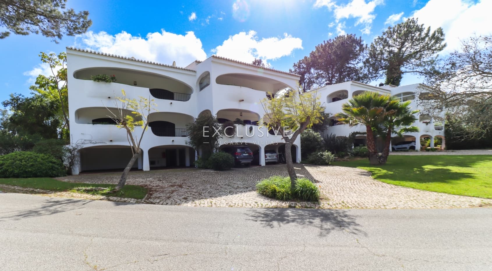 2 bedroom apartment frontline to Alto golf in Alvor, walking distance to beach