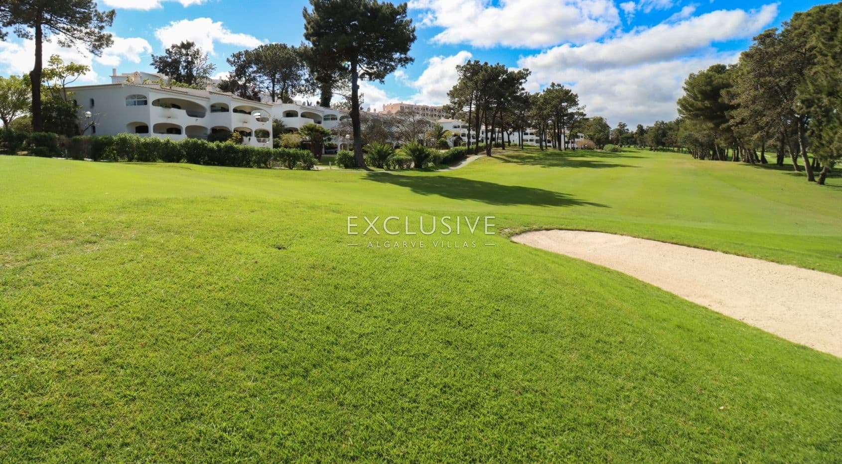 2 bedroom apartment frontline to Alto golf in Alvor, walking distance to beach