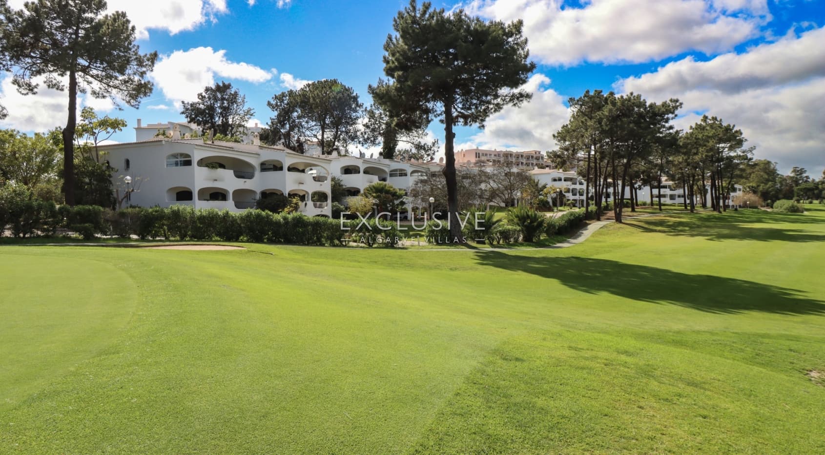2 bedroom apartment frontline to Alto golf in Alvor, walking distance to beach