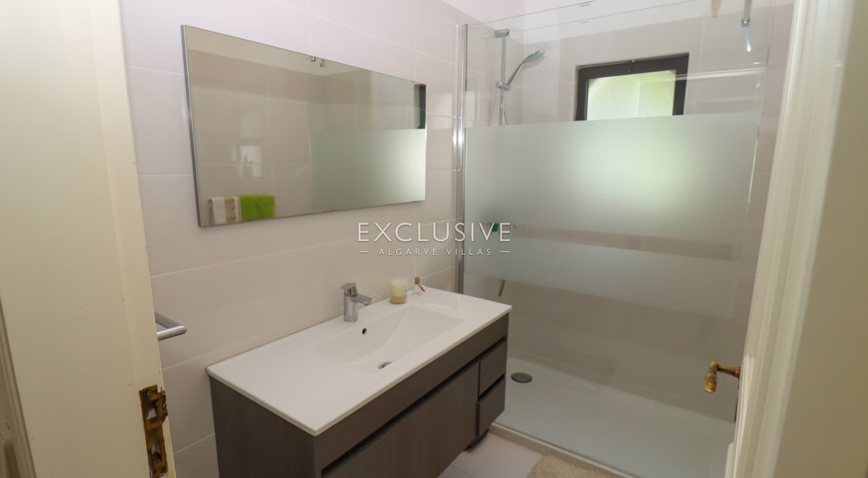 2 bedroom apartment frontline to Alto golf in Alvor, walking distance to beach