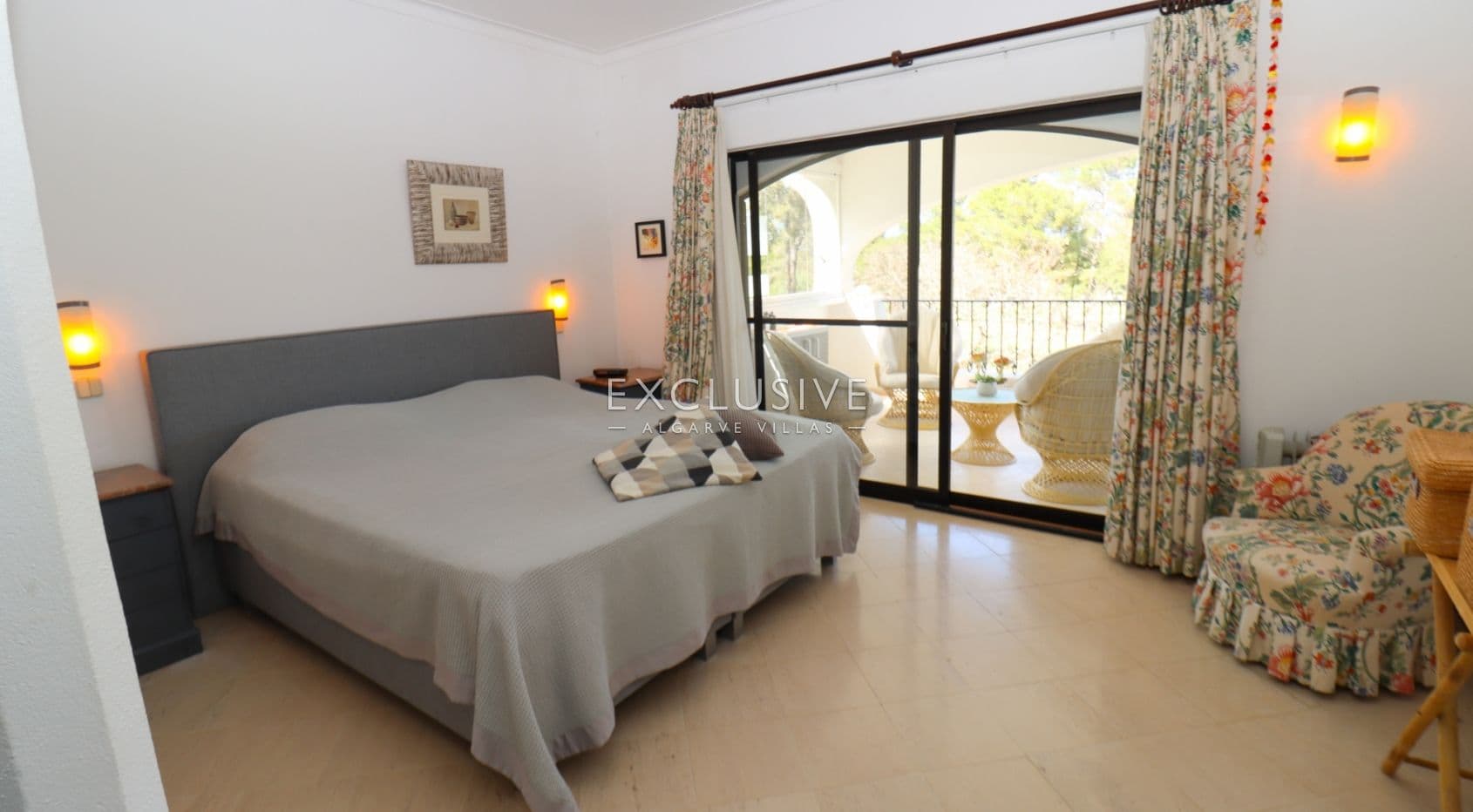 2 bedroom apartment frontline to Alto golf in Alvor, walking distance to beach