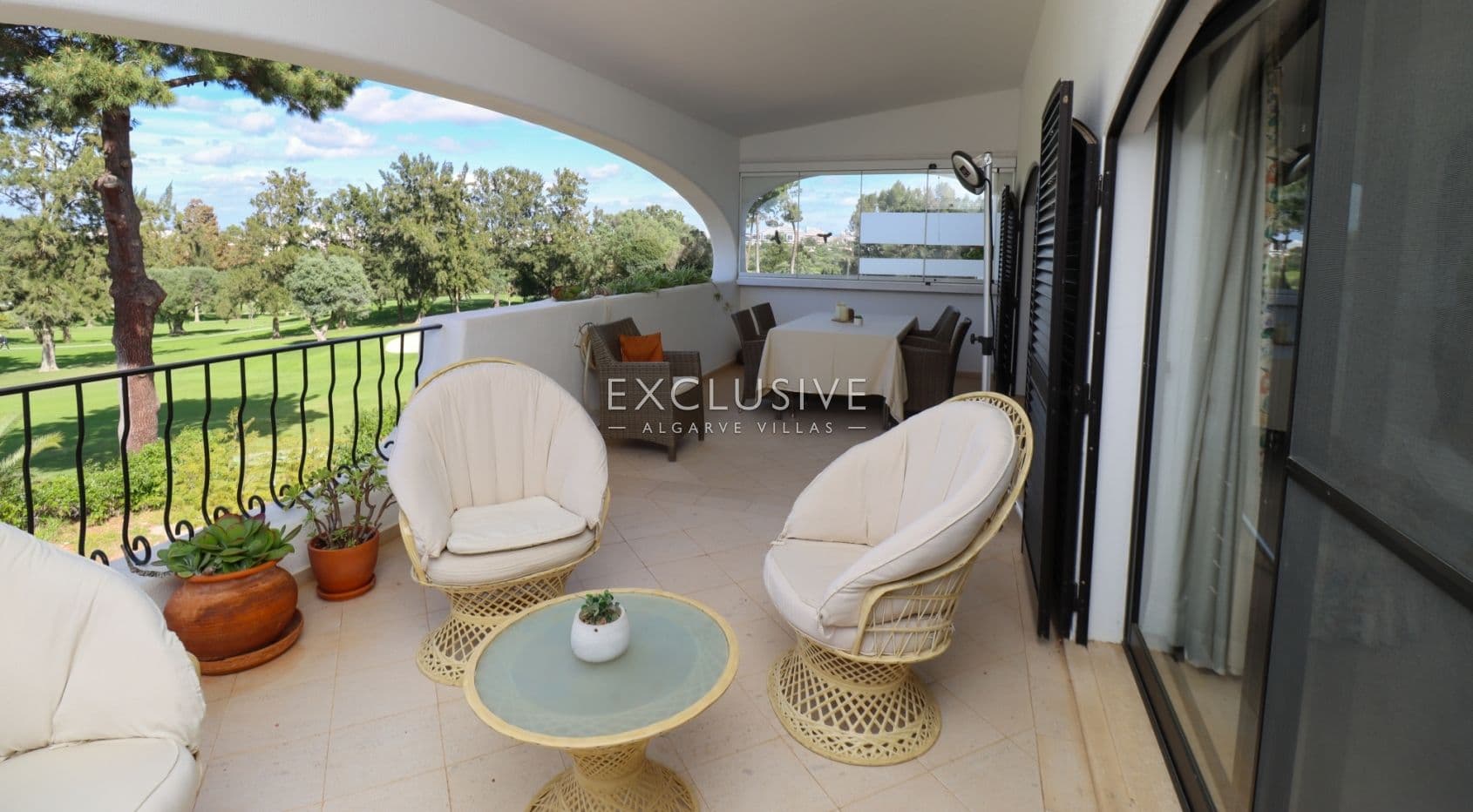 2 bedroom apartment frontline to Alto golf in Alvor, walking distance to beach