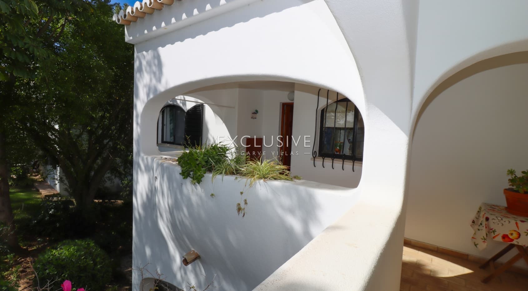 2 bedroom apartment frontline to Alto golf in Alvor, walking distance to beach