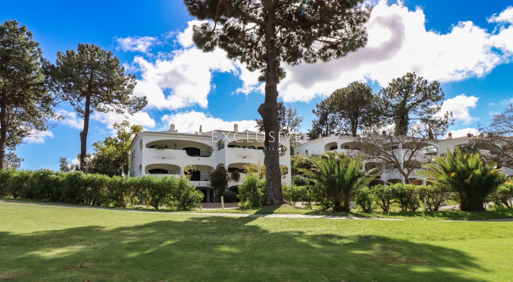 2 bedroom apartment frontline to Alto golf in Alvor, walking distance to beach